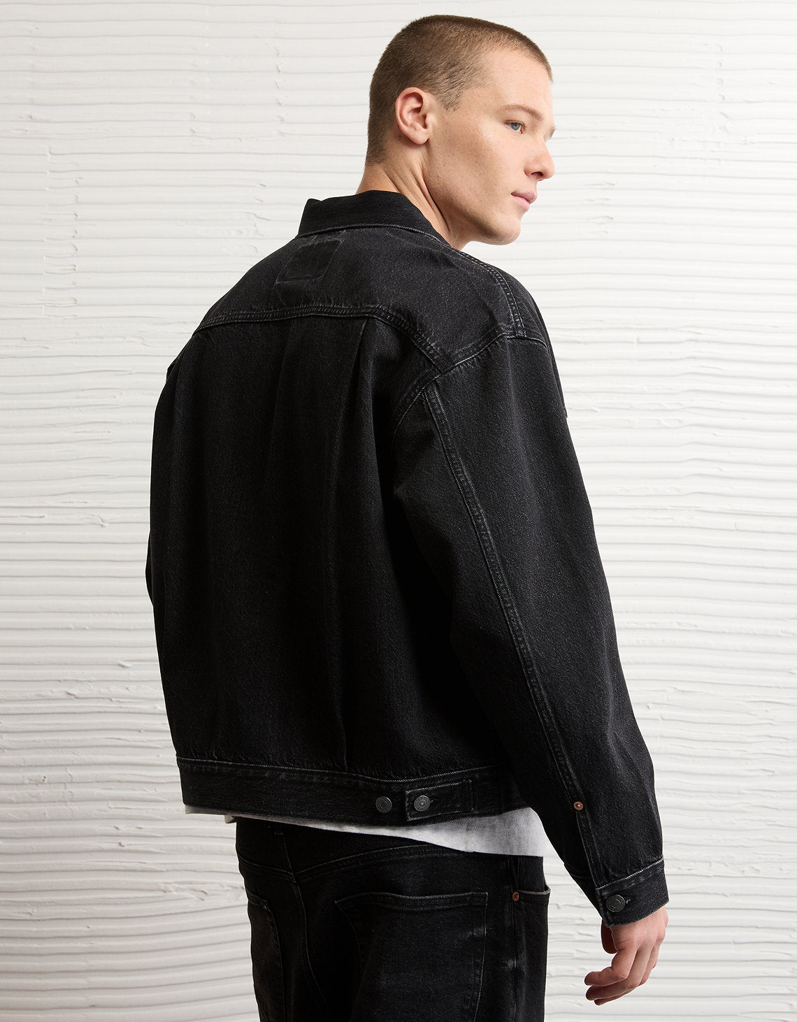 Chaqueta Trucker en Denim Ae - Negro 0106_1845_001_ob
