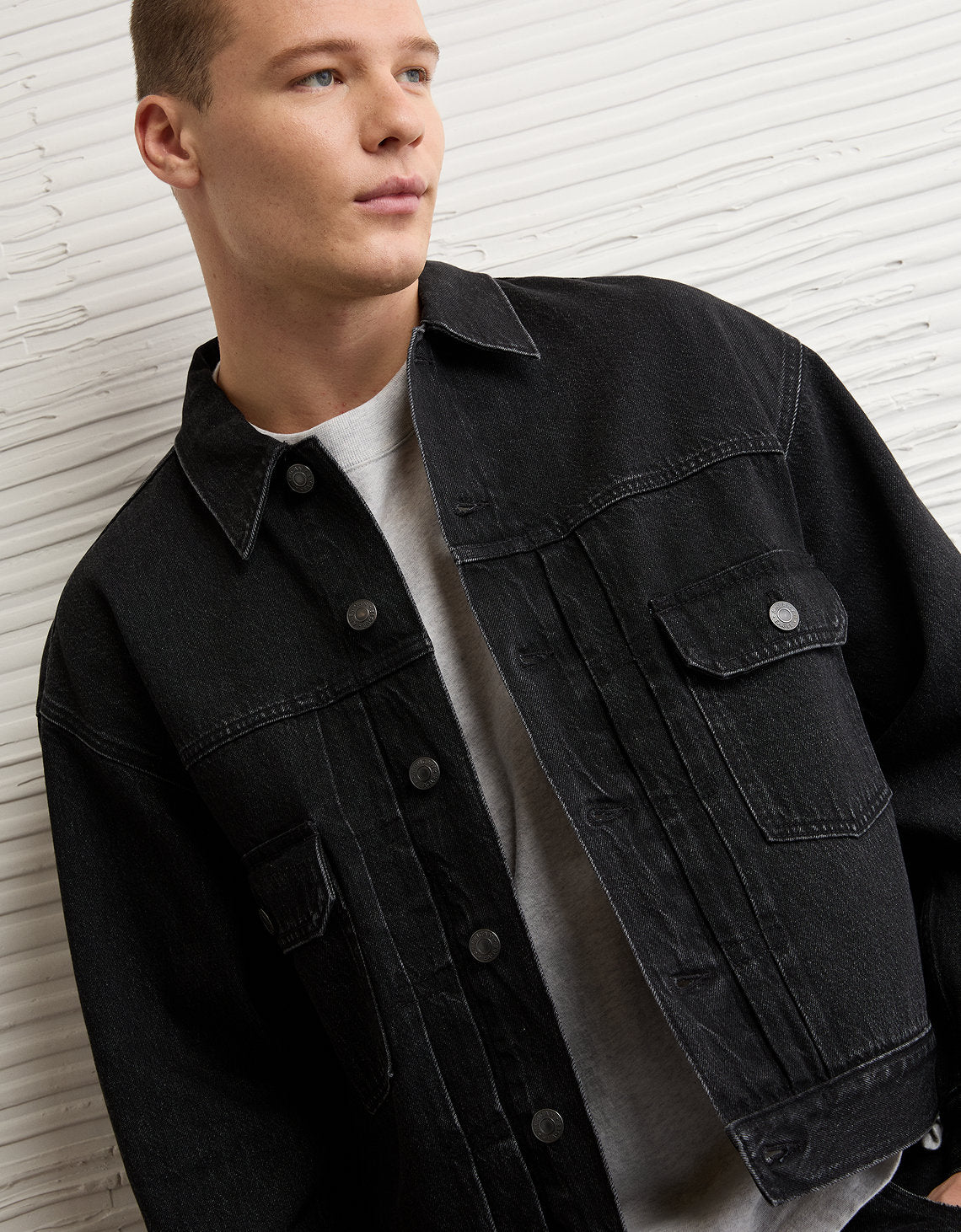 Chaqueta Trucker en Denim Ae - Negro 0106_1845_001_of
