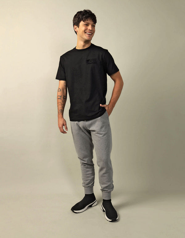 Polo sin Cuello AE gráfica con logo super suave - Negro