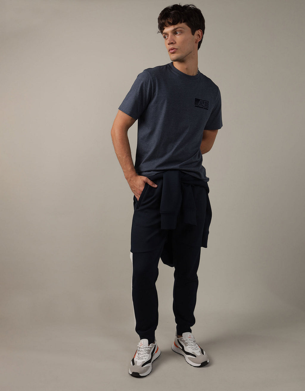 Polo sin Cuello AE gráfica con logo super suave - Azul 0181_3375_410_of