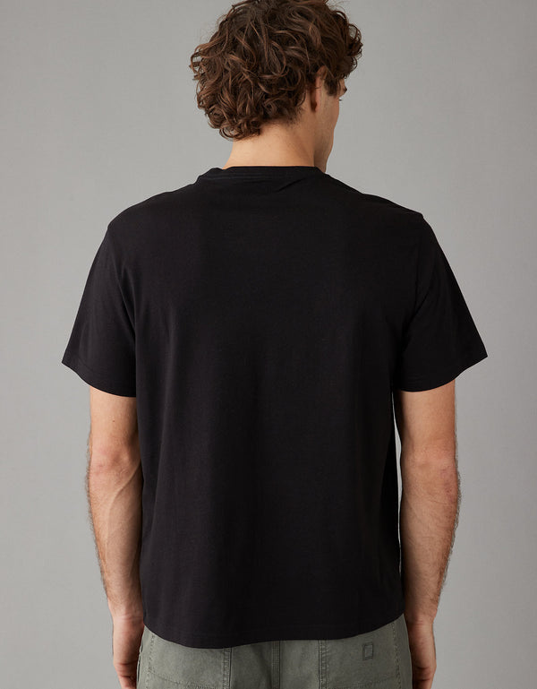 Polo sin Cuello Ae con gráfico - Negro