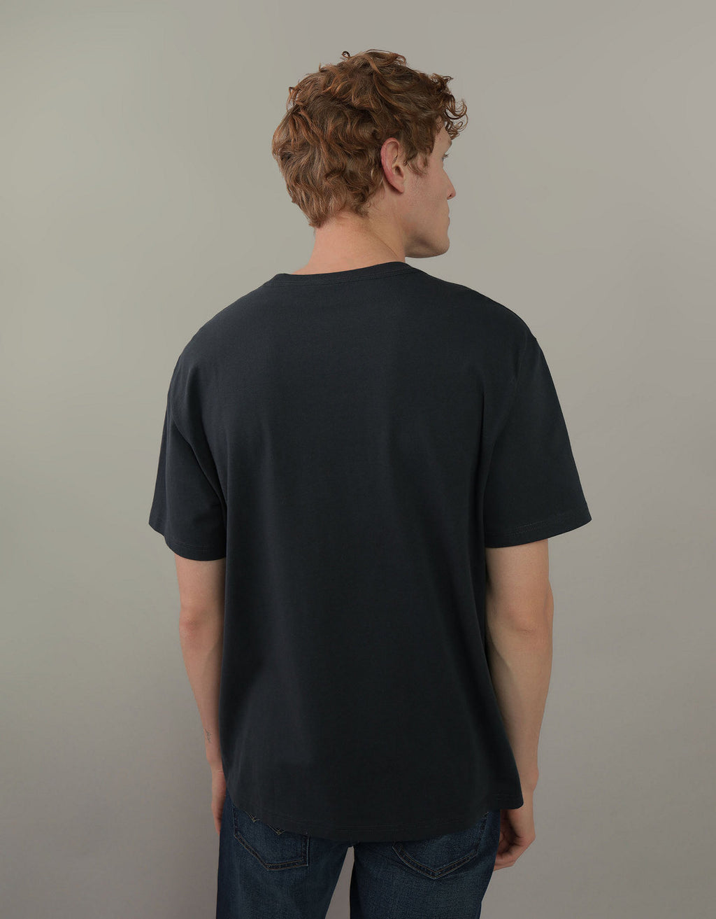 Polo sin Cuello Ae con gráfico - Negro 0181_3685_001_ob