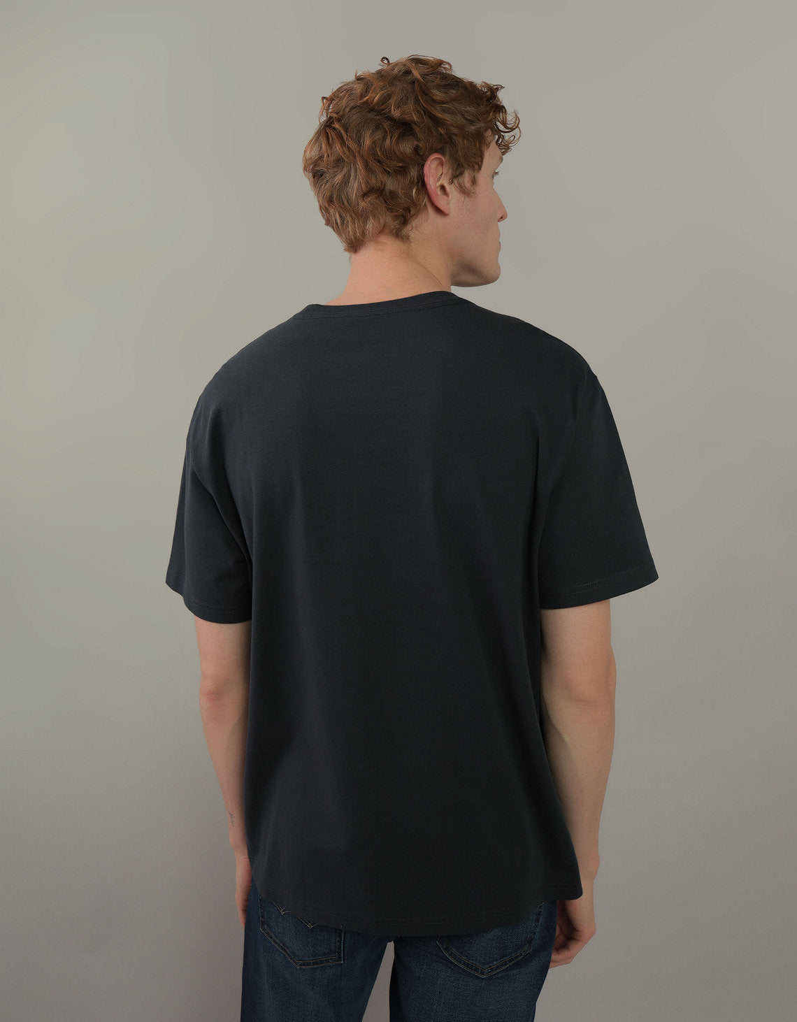 Polo sin Cuello Ae con gráfico - Negro 0181_3685_001_ob