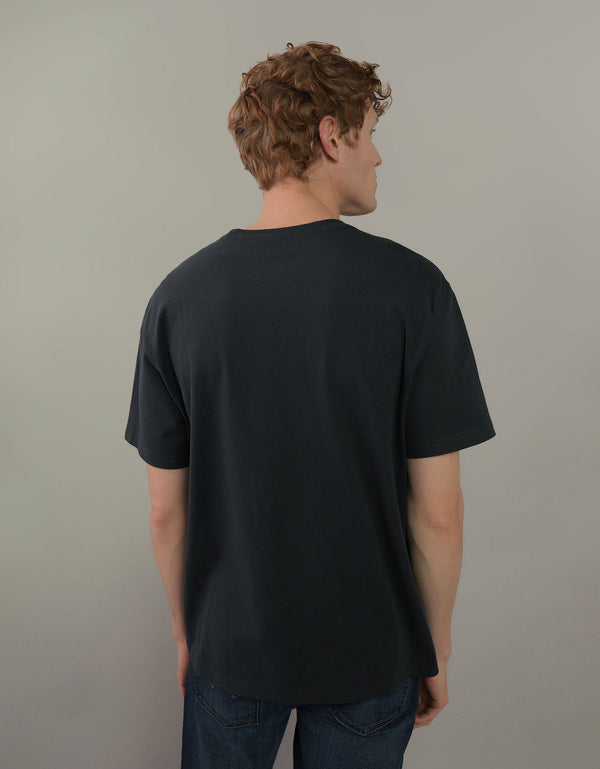 Polo sin Cuello Ae con gráfico - Negro