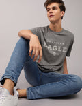 Polo sin Cuello con Gráfico Manga Corta Hombre AE - Gris 0181_3774_006_of