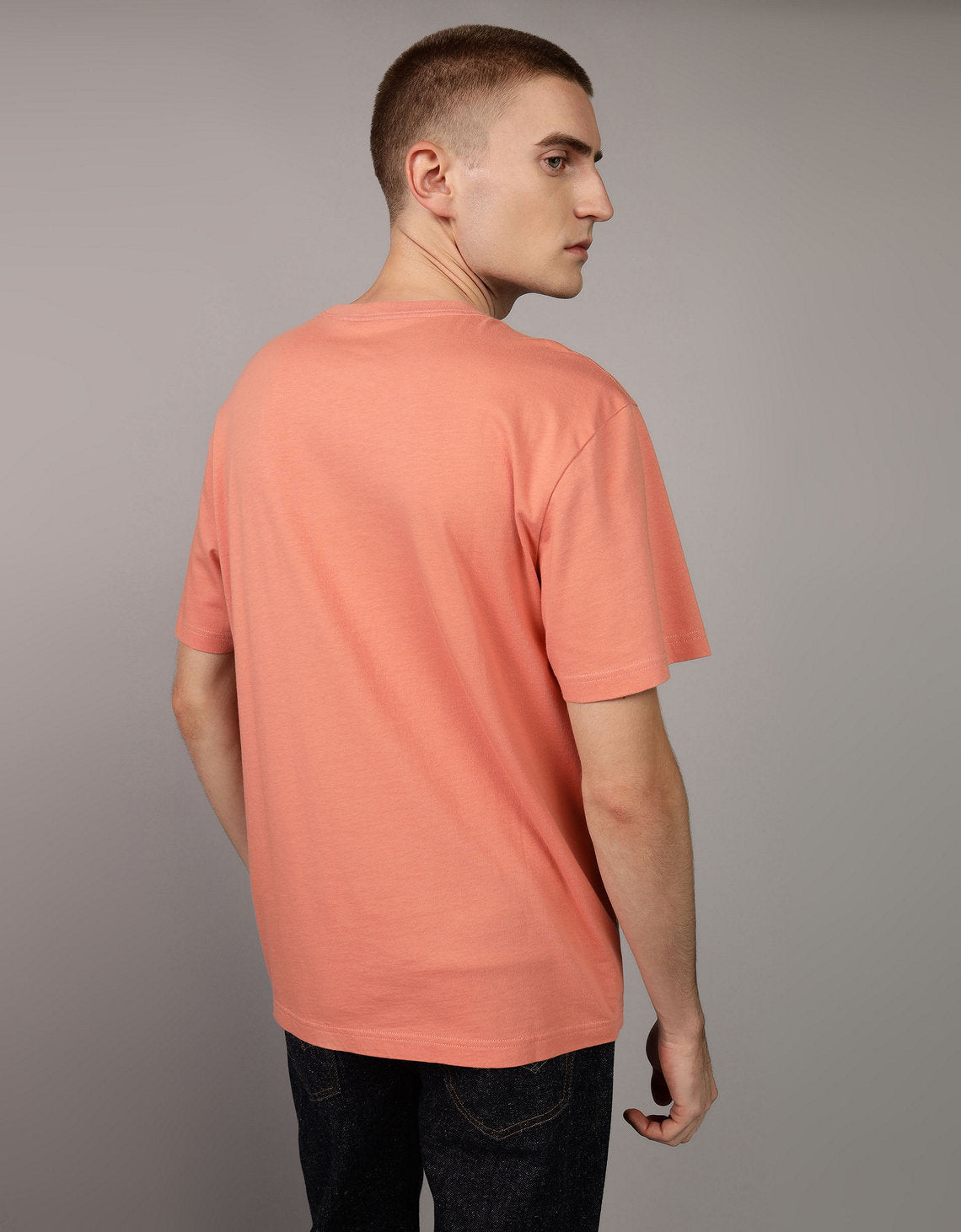 Polo sin Cuello con Gráfico Manga Corta Hombre AE - Rosa 0181_3810_670_ob