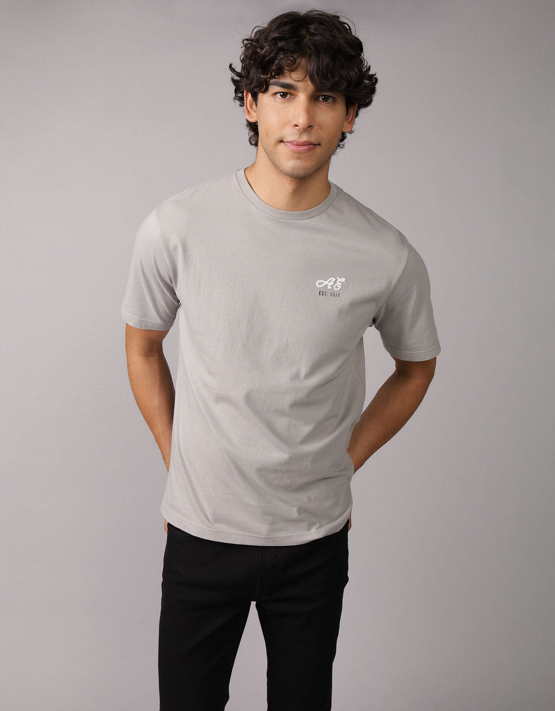 Polo sin Cuello Gráfica con Logotipo Elevado Ae - Gris 0181_4423_020_of