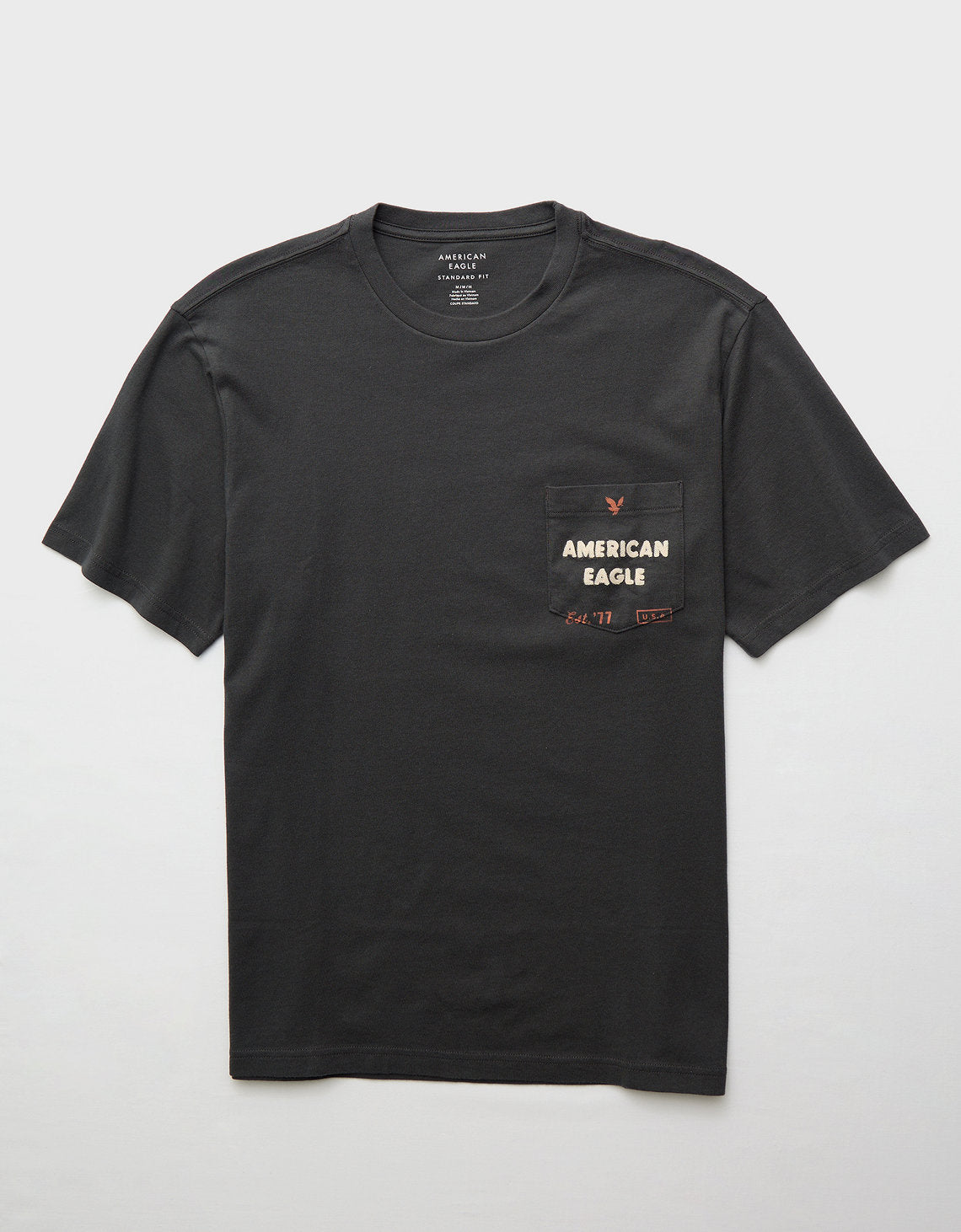 Polo sin Cuello Gráfica con Logotipo Elevado Ae - Negro 0181_4426_167_f
