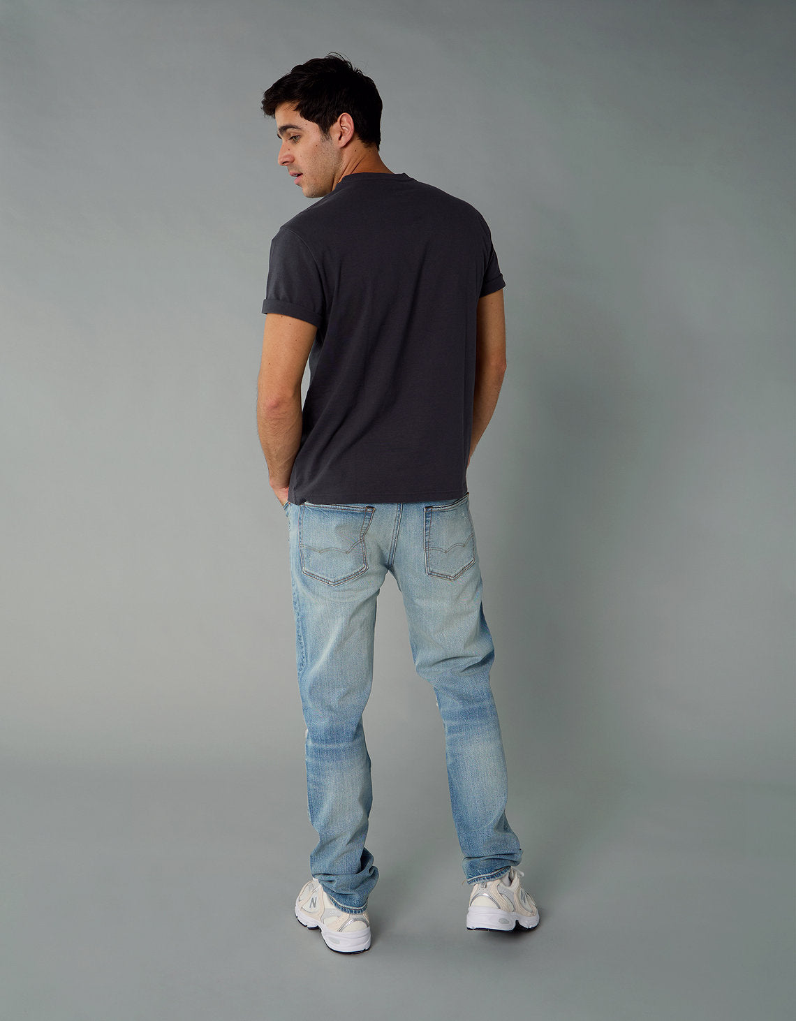 Polo sin Cuello Gráfica con Logotipo Elevado Ae - Negro 0181_4426_167_ob