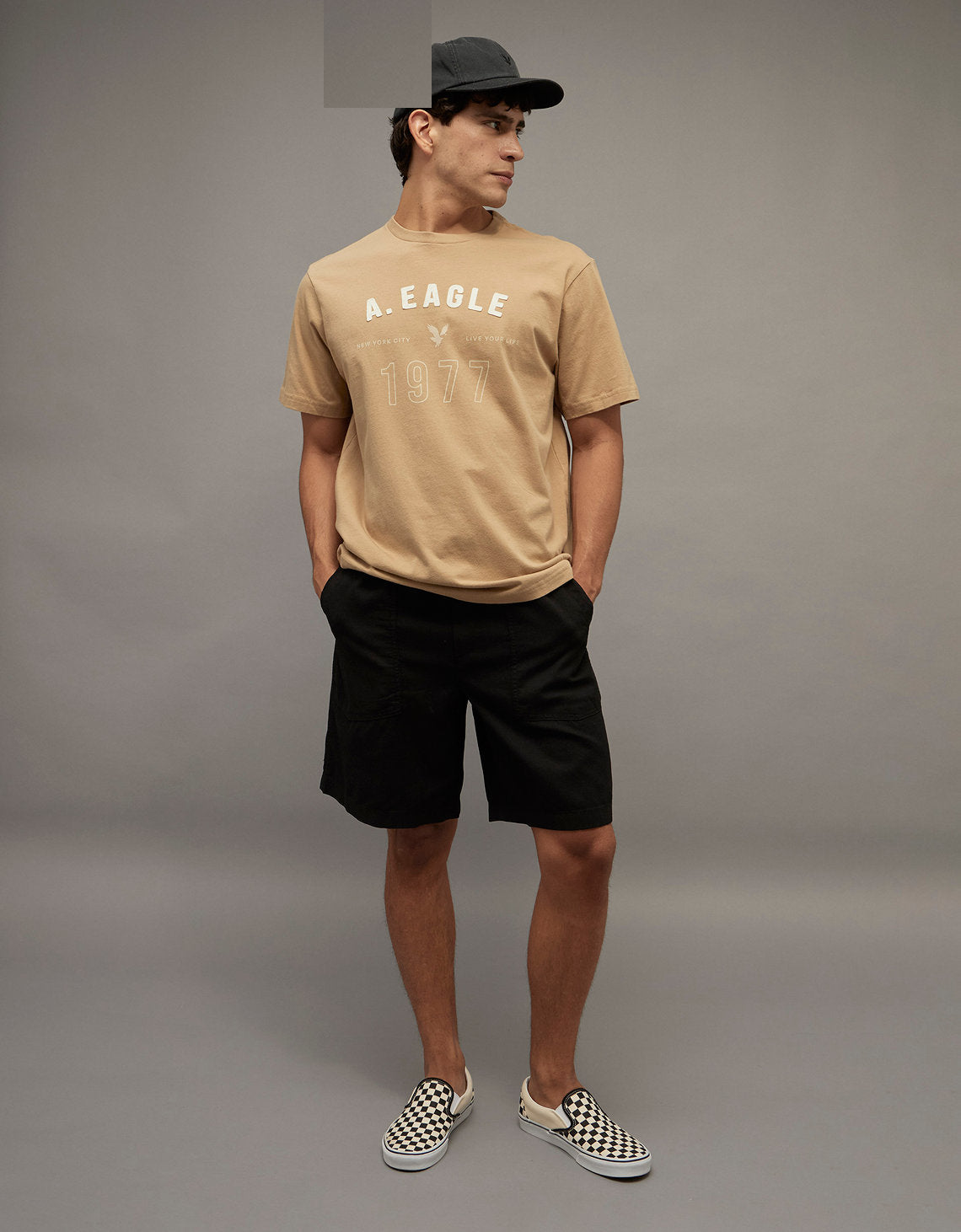 Camiseta Gráfica con Logo Ae - Caqui 0181_5039_212_of