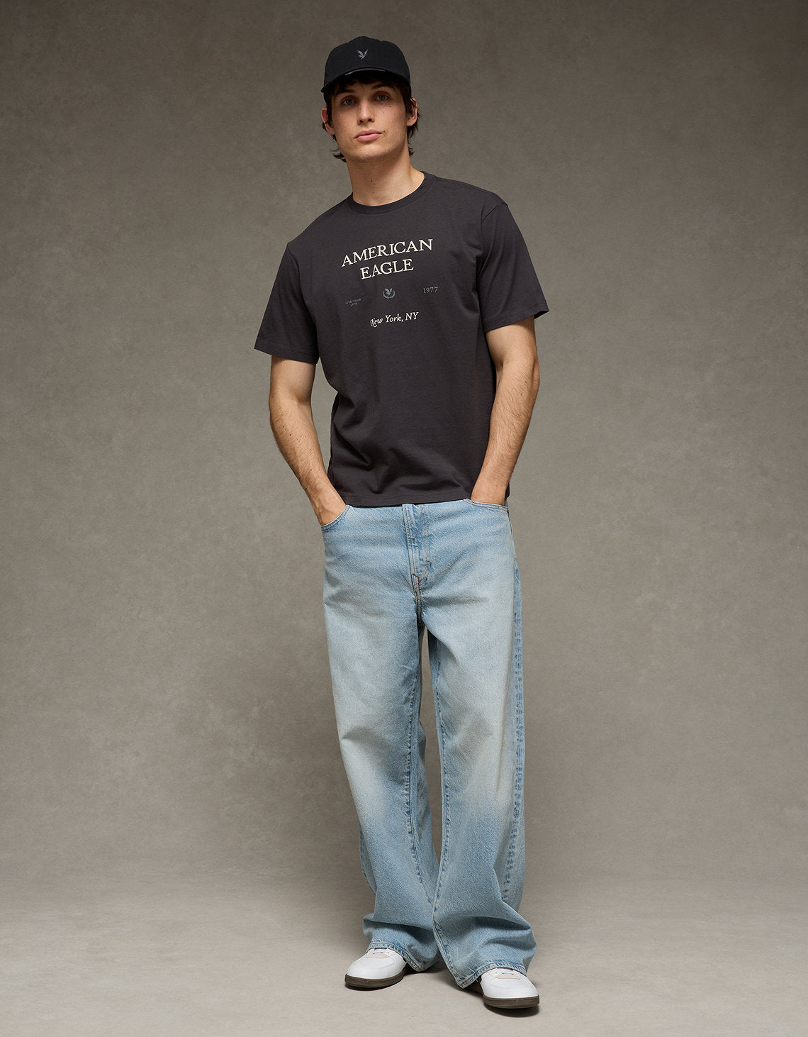 Camiseta Gráfica con Logo Ae - Gris 0181_5687_023_os