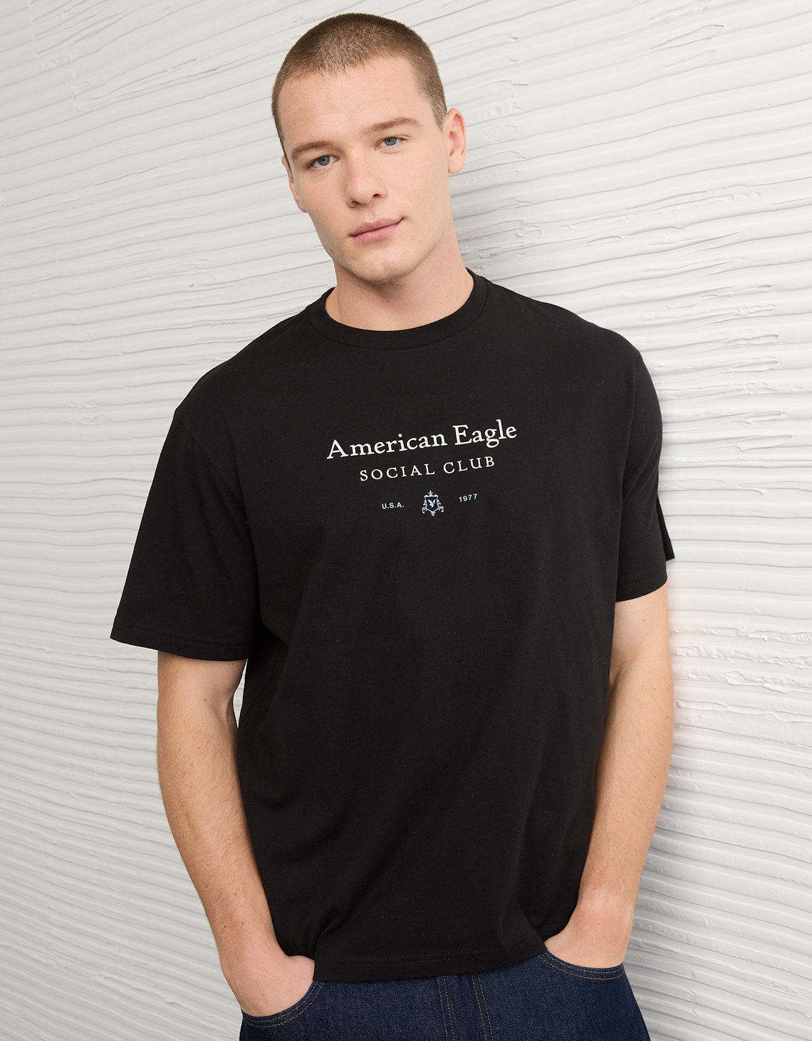 Camiseta Gráfica con Logo Ae - Negro 0181_5687_064_d2