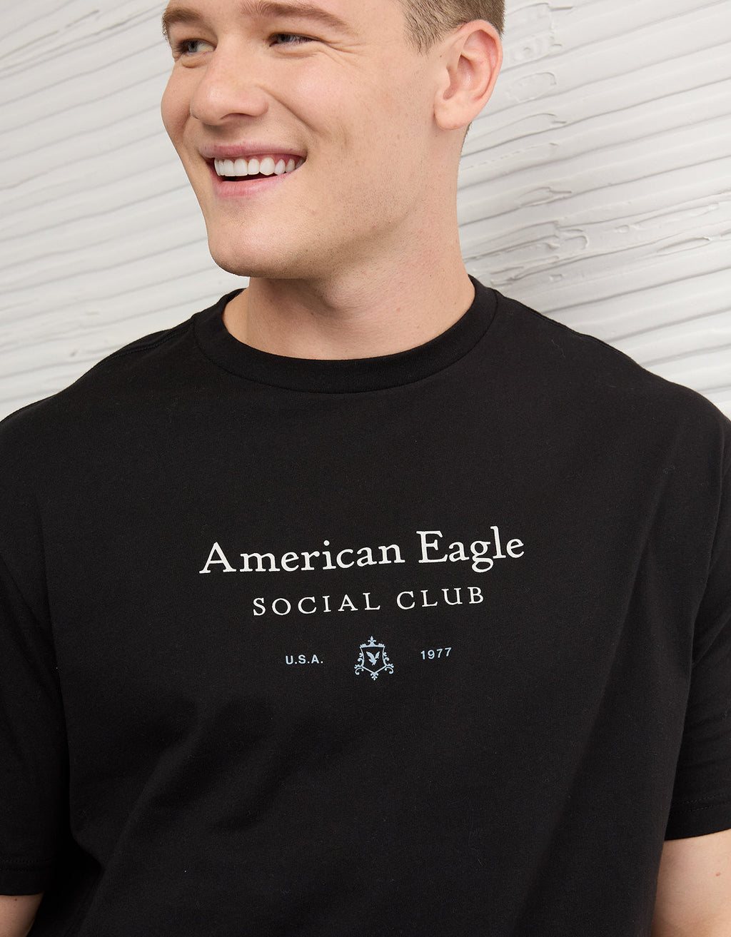 Camiseta Gráfica con Logo Ae - Negro 0181_5687_064_of