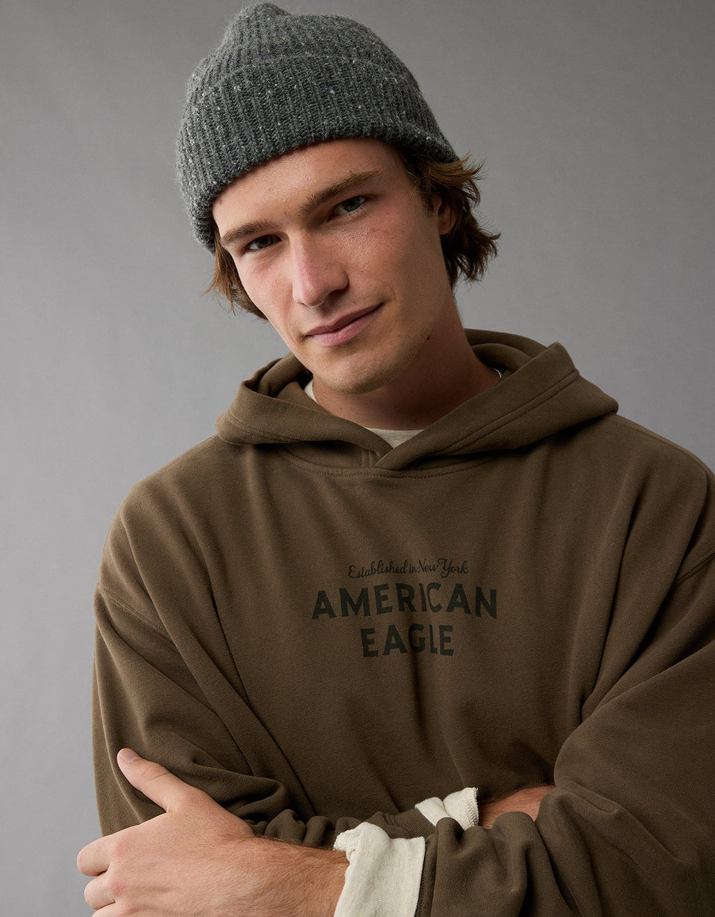 Polera con capucha manga larga Hombre AE - Café 0193_2426_200_of