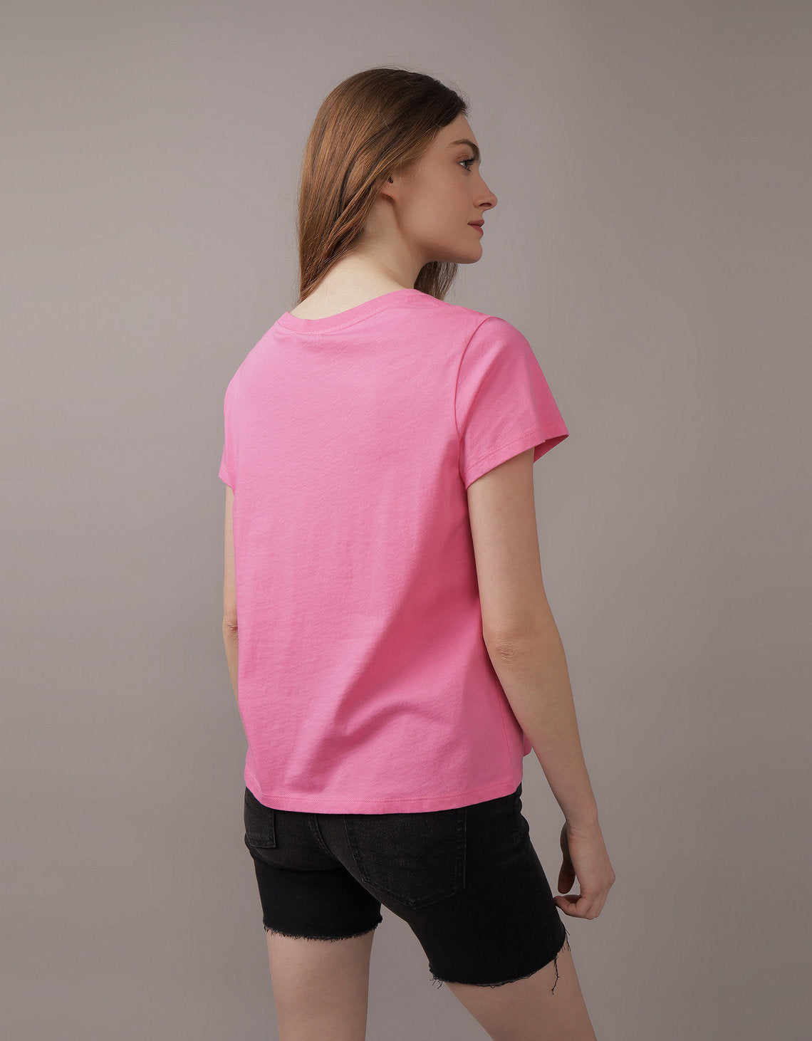Polo sin Cuello AE gráfica con corte ajustado - Rosa 0300_9462_615_ob