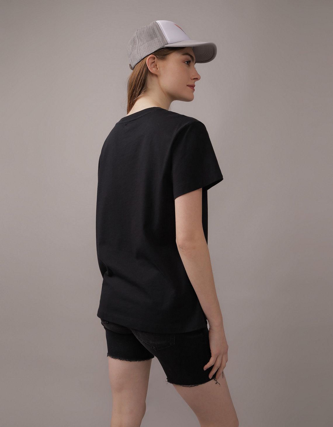 Polo sin Cuello AE gráfica con corte ajustado - Negro 0300_9514_001_ob