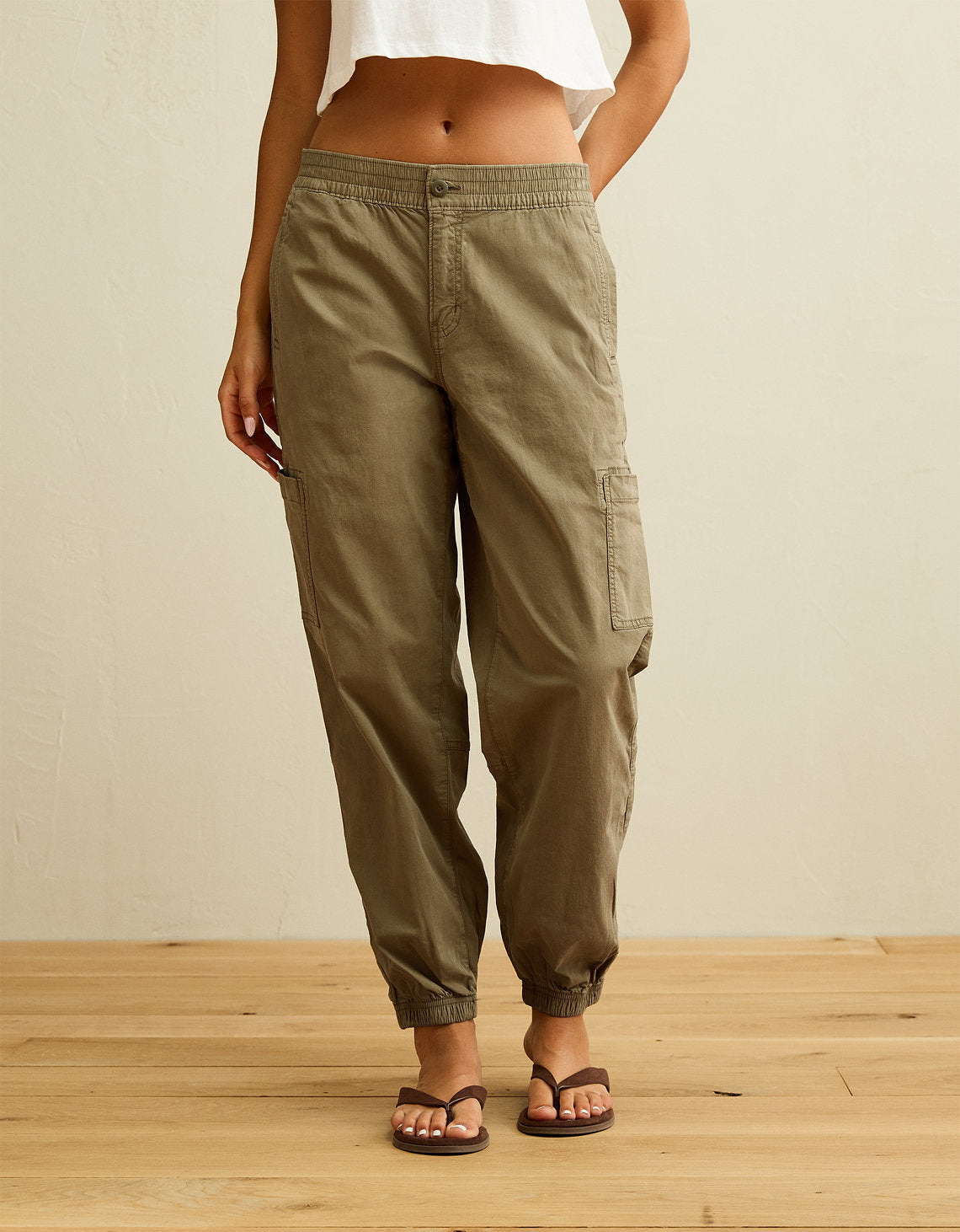 Jogger Baggy de Tiro Alto Ae - Dorado 0322_5733_294_of