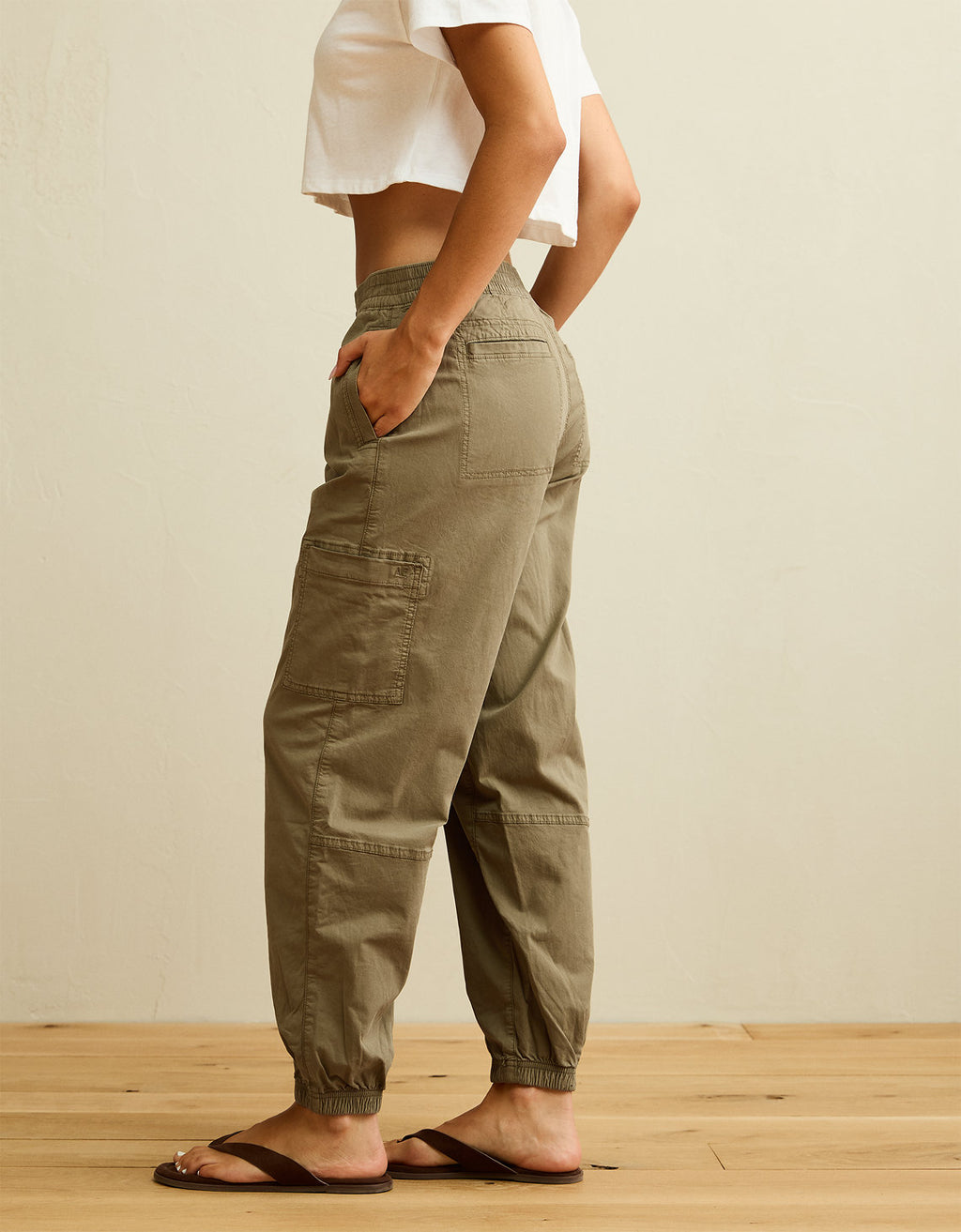 Jogger Baggy de Tiro Alto Ae - Dorado 0322_5733_294_os