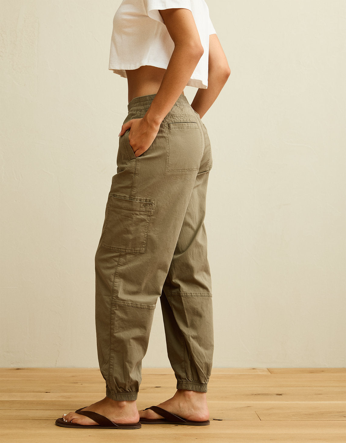 Jogger Baggy de Tiro Alto Ae - Dorado 0322_5733_294_os