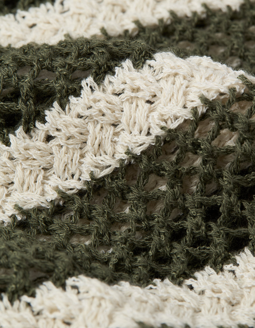 Tejido de crochet con hombros descubiertos - Verde 0341_1572_300_d1