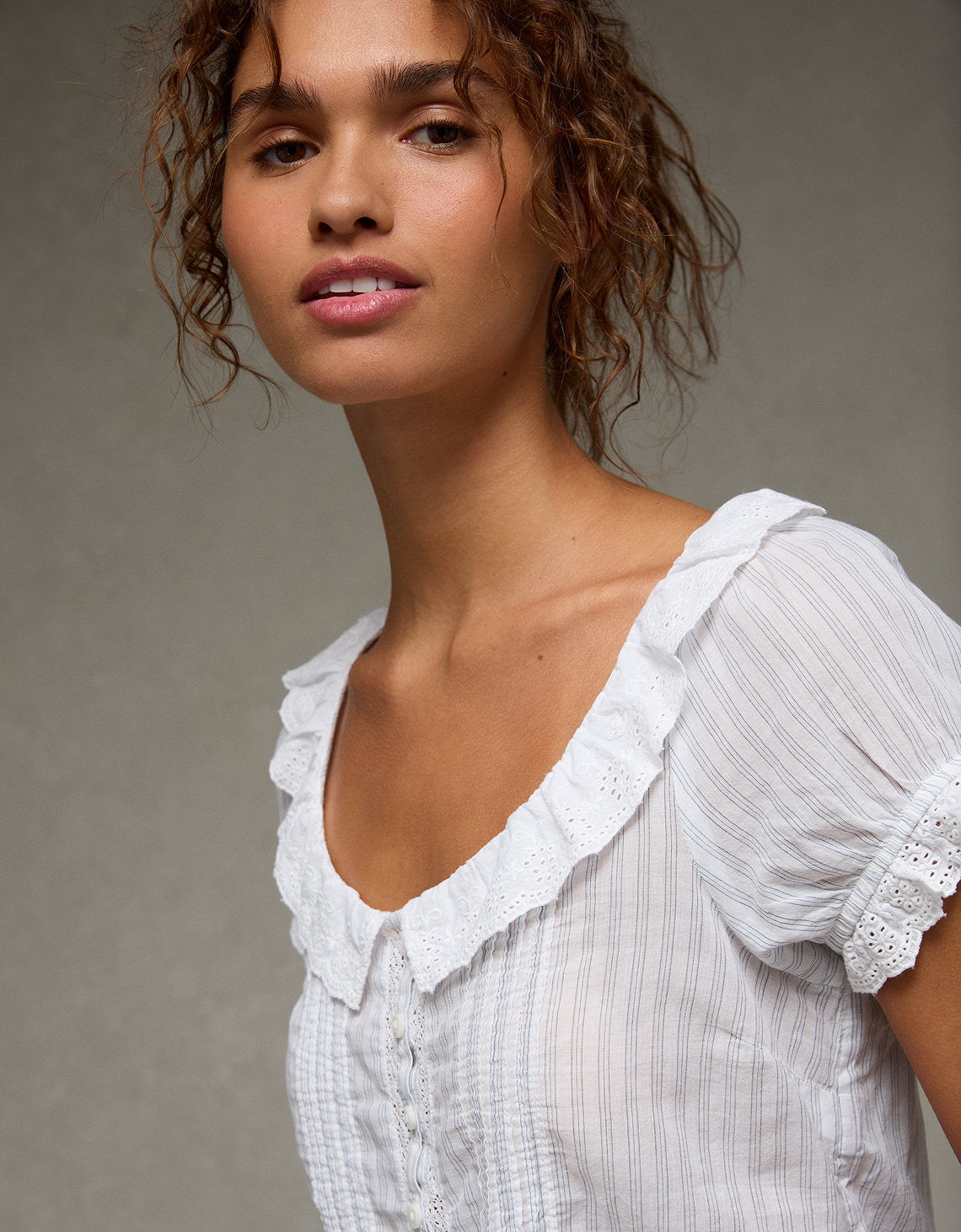 Blusa abotonada Ae Schiffli - Blanco 0358_6594_100_d2