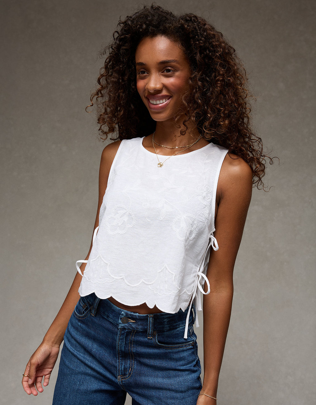 Tank top sin mangas bordado con lazo lateral Ae - Blanco 0358_6766_134_os