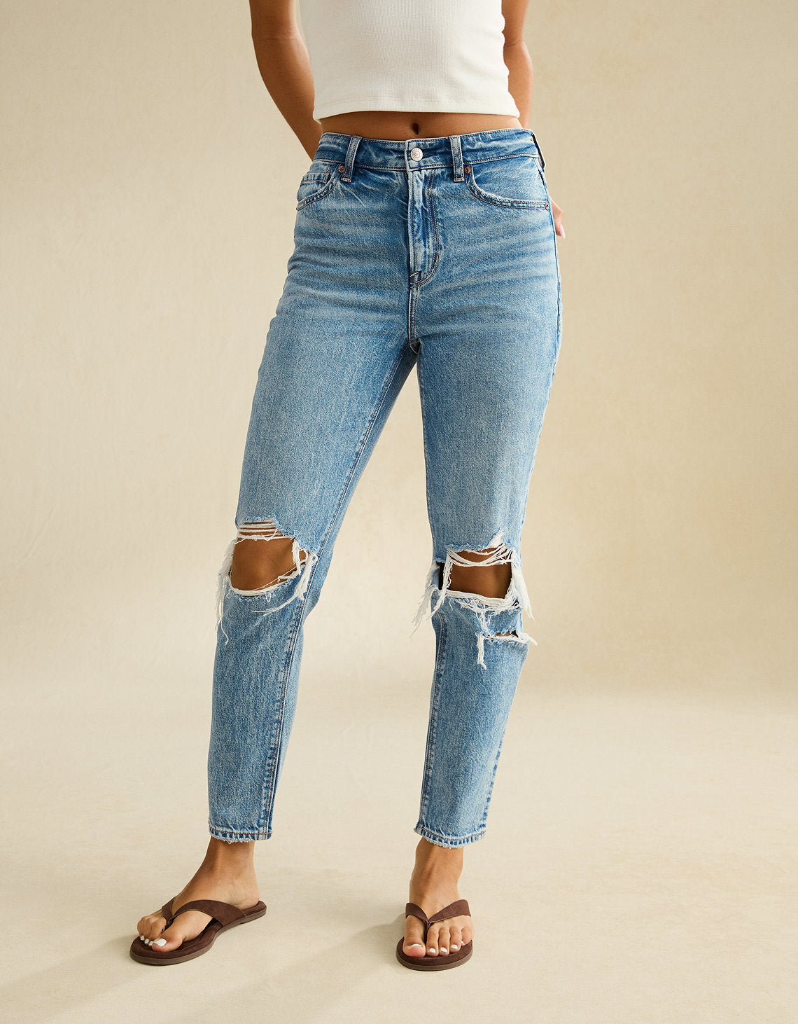 Jean AE mom strigid con rotos - Azul 0436_3936_923_of