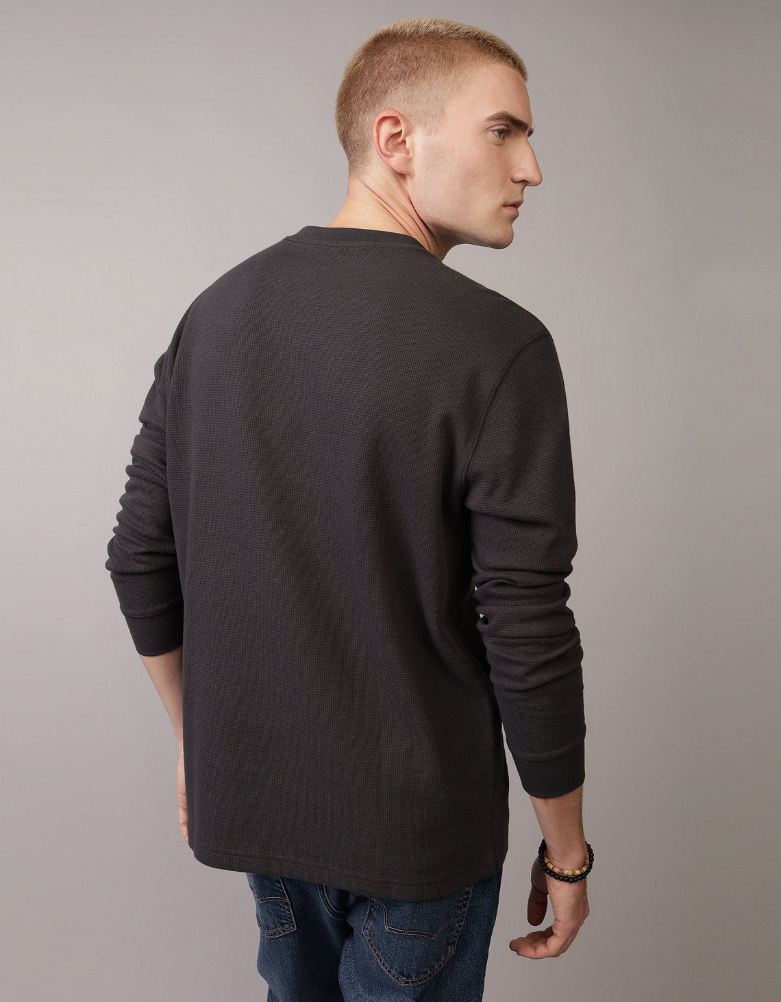 Polo sin Cuello gráfica manga larga Hombre AE - Negro 1182_3994_001_ob