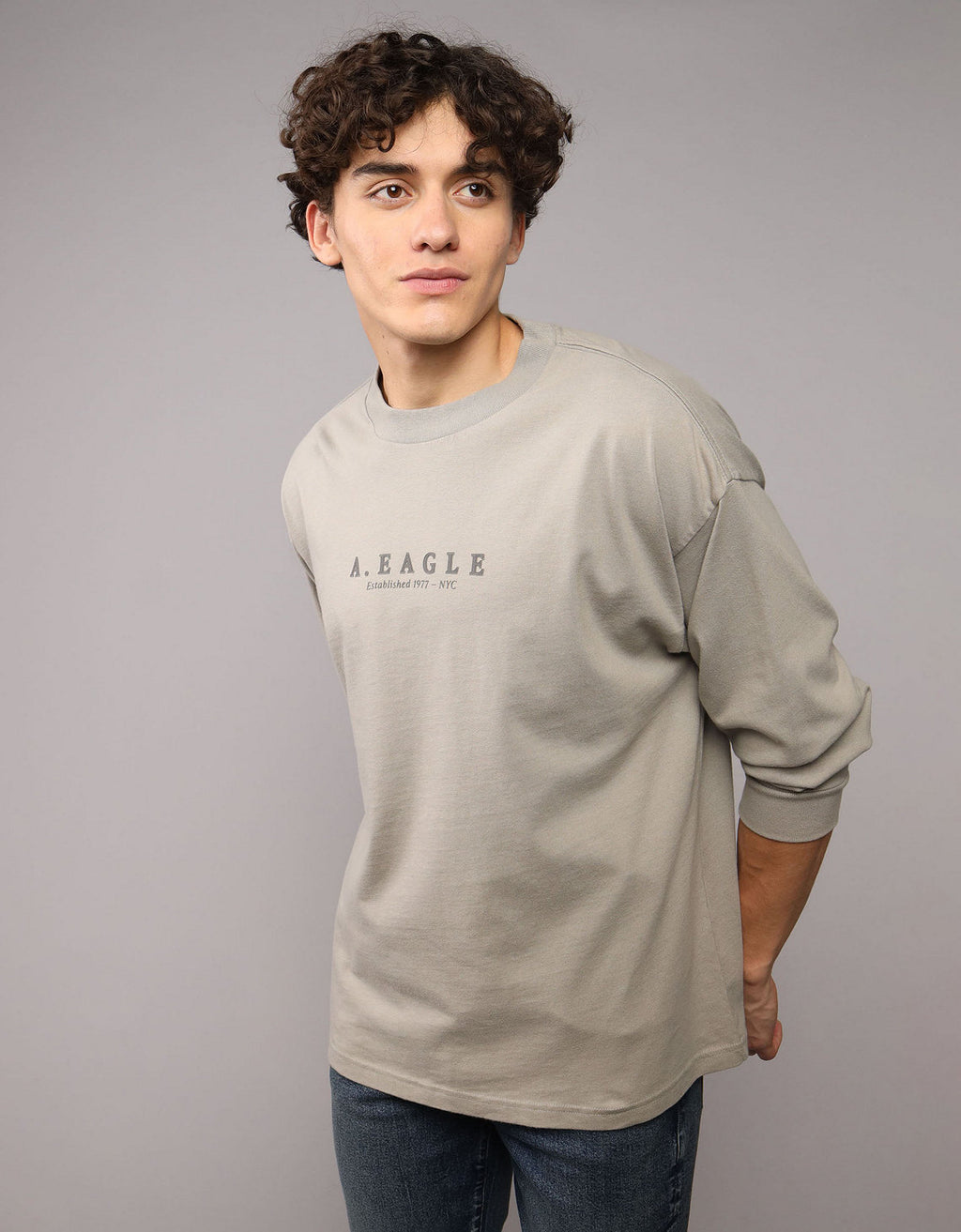 Polo sin Cuello gráfica de manga larga AE Super Soft - Gris 1182_4599_040_of