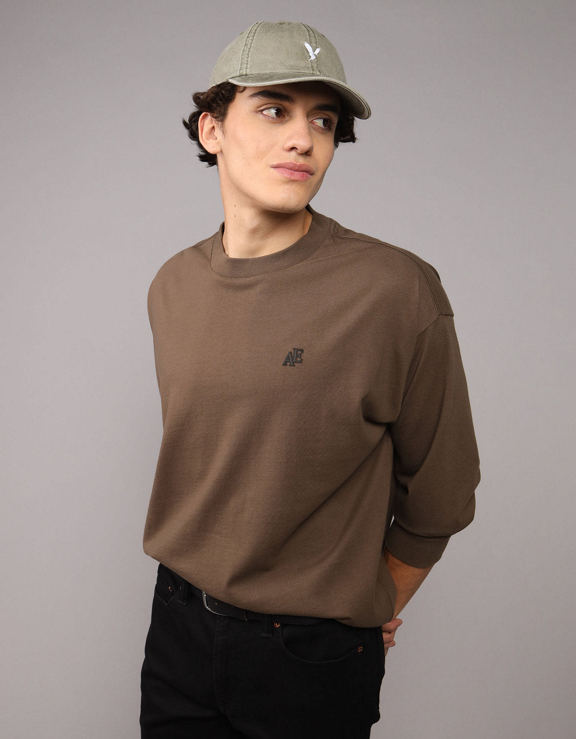 Polo sin Cuello gráfica de manga larga AE Super Soft - Café 1182_4599_227_of