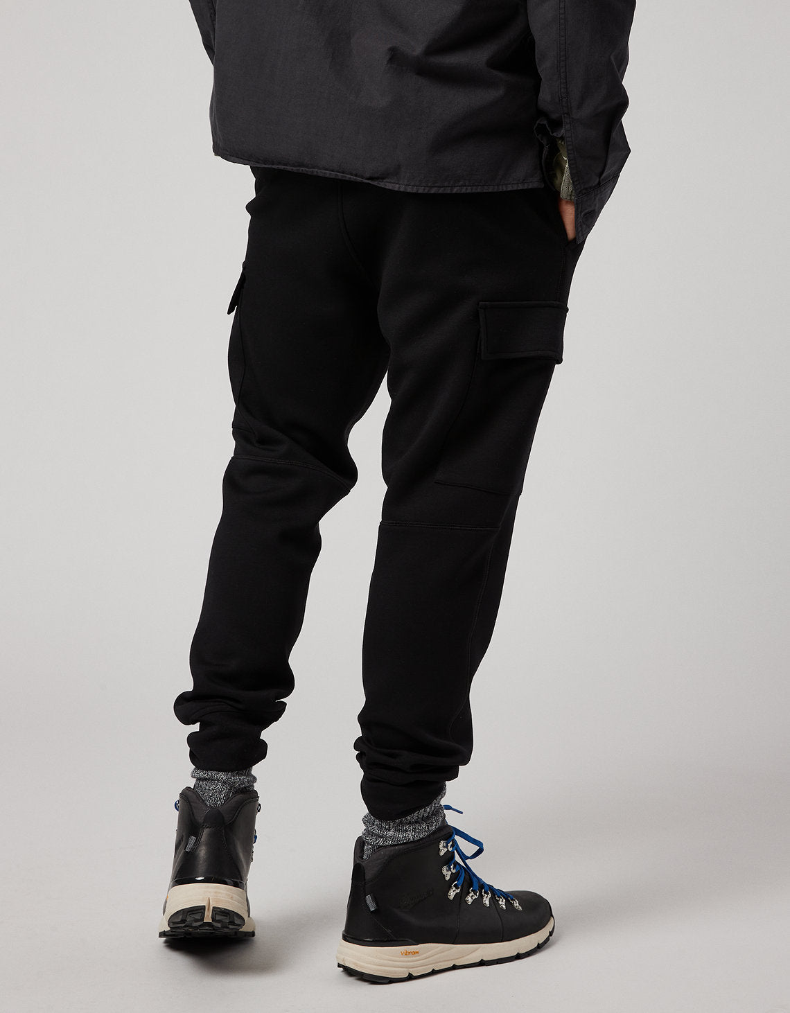 Jogger Ae 24/7 Good Vibes Cargo - Negro 1229_4791_001_ob