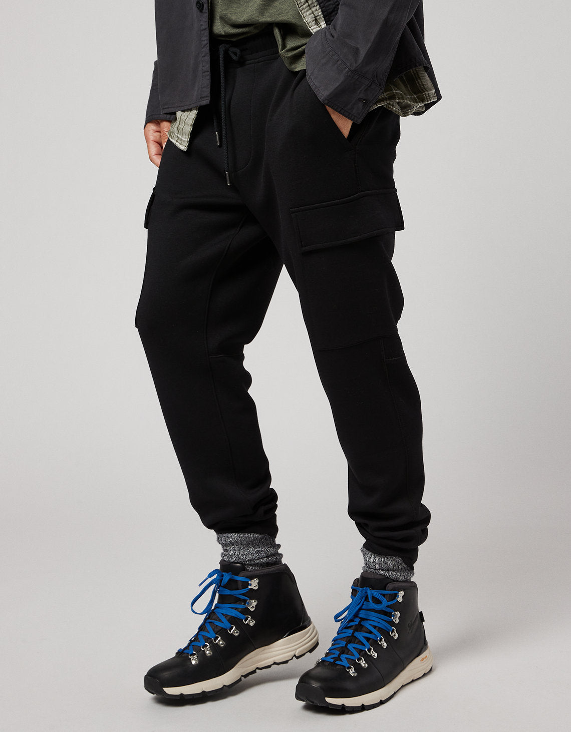 Jogger Ae 24/7 Good Vibes Cargo - Negro 1229_4791_001_of