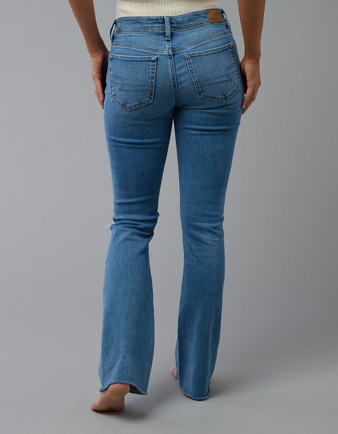 Jean kick bootcut con rotos de tiro bajo de mujer AE - Generico 1437_5538_826_ob