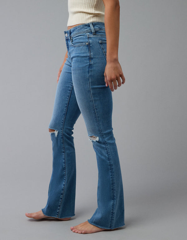 Jean kick bootcut con rotos de tiro bajo de mujer AE - Generico