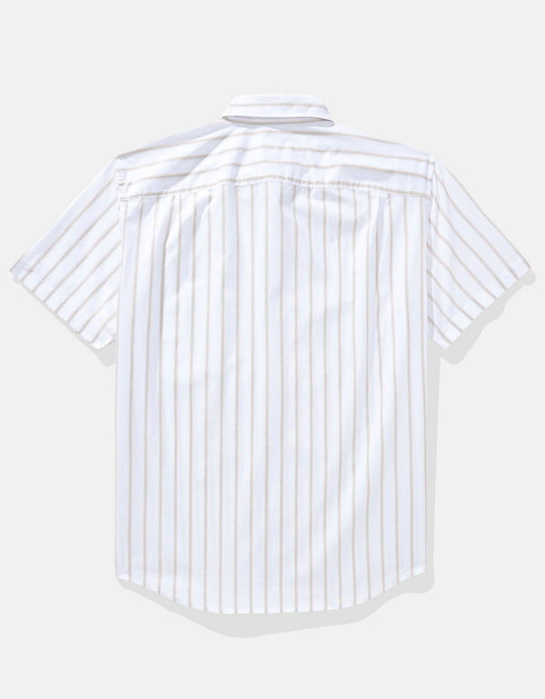 Camisa abotonada junto a la piscina Ae - Generico