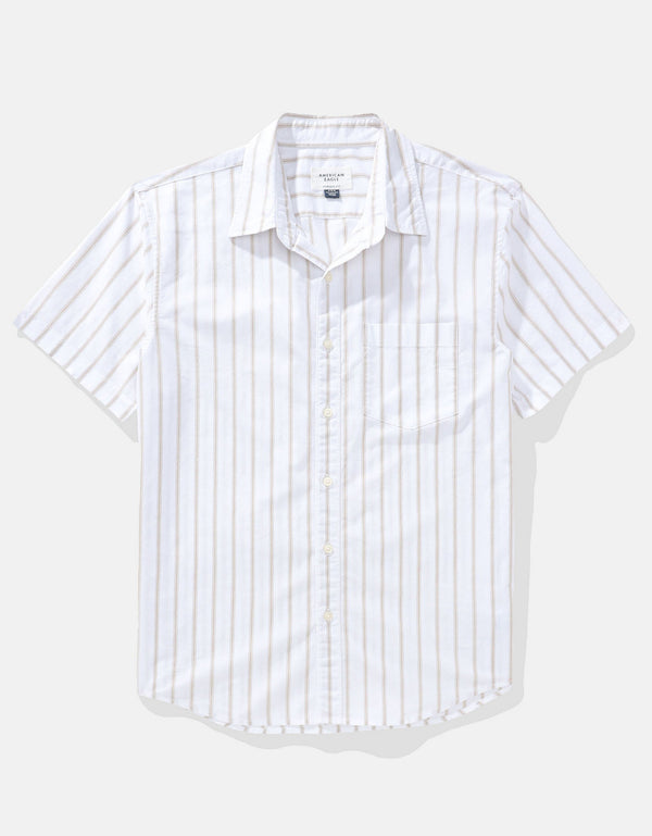 Camisa abotonada junto a la piscina Ae - Generico