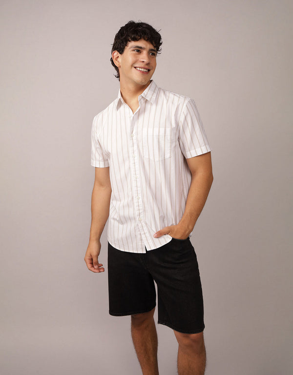Camisa abotonada junto a la piscina Ae - Generico