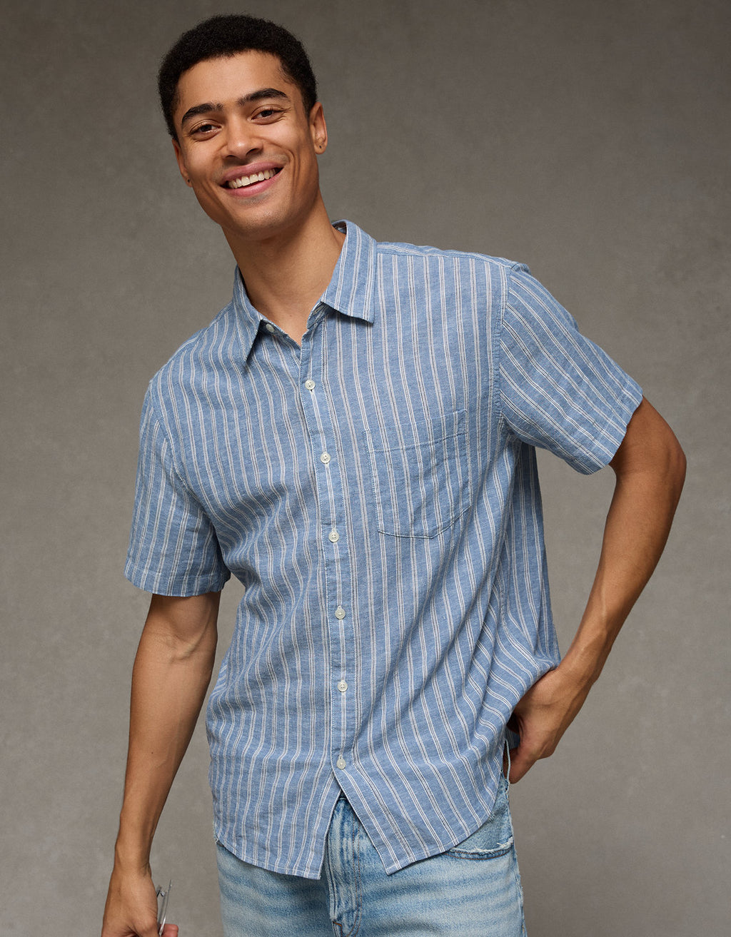Camisa de manga corta con botones estándar Ae - Azul 2154_3073_403_of