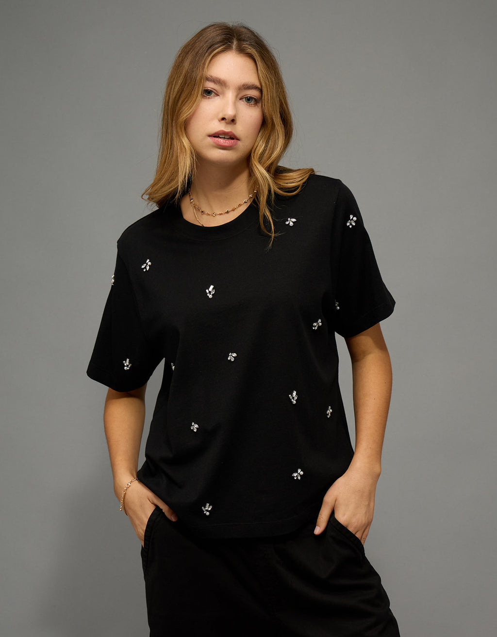 Camiseta de perlas y pedrería Ae - Negro 3375_1310_073_of