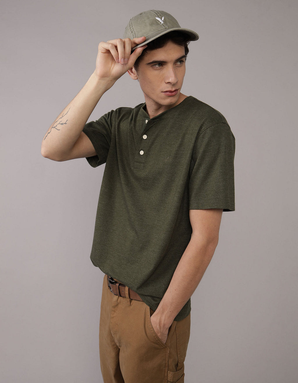 Camiseta Henley de manga corta de AE - Verde 4165_4907_305_of